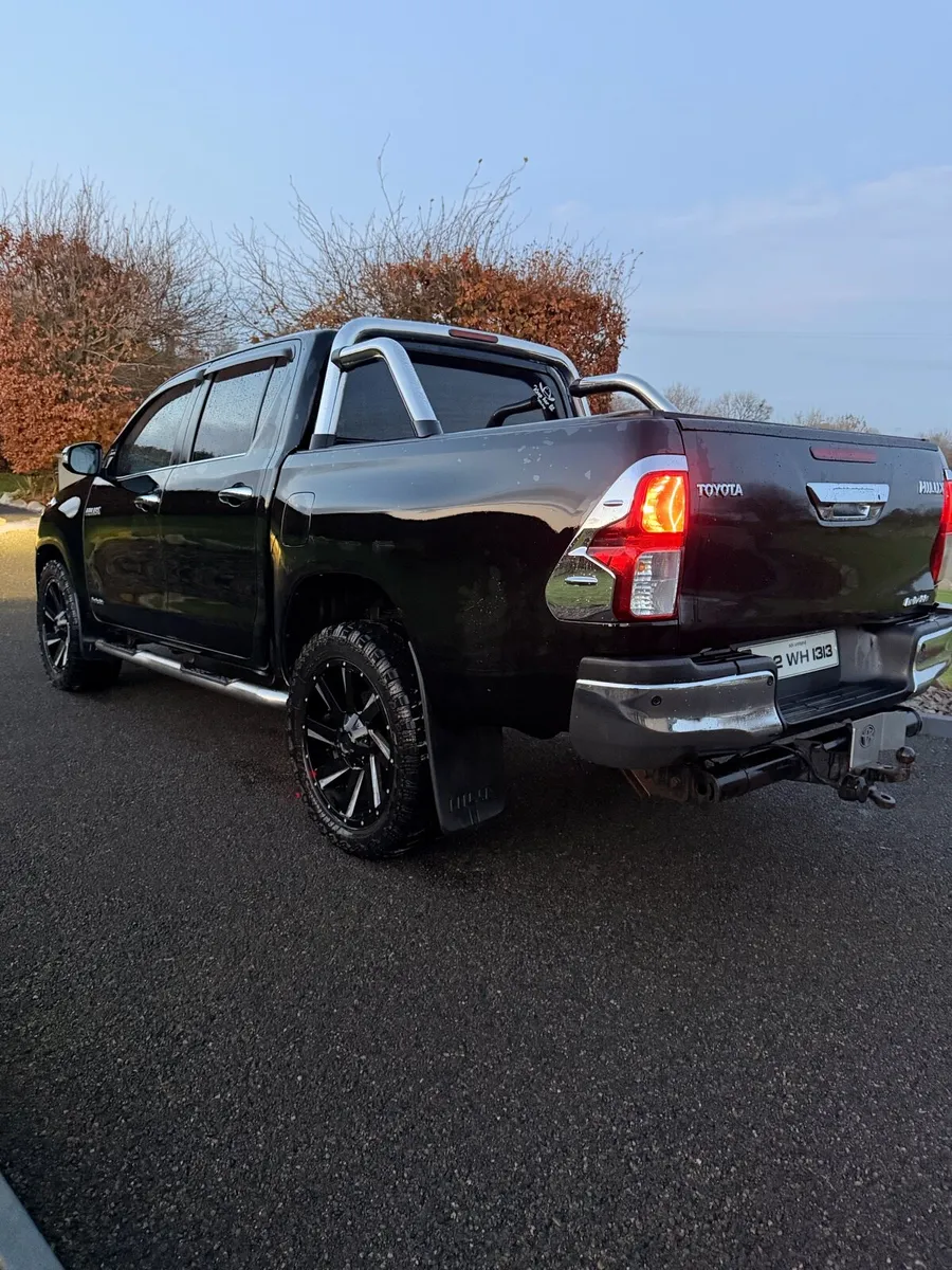 Toyota Hilux Invincible X - Image 4