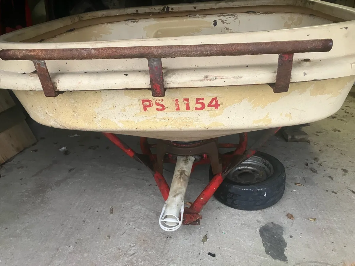 Fertiliser spinner - Image 1