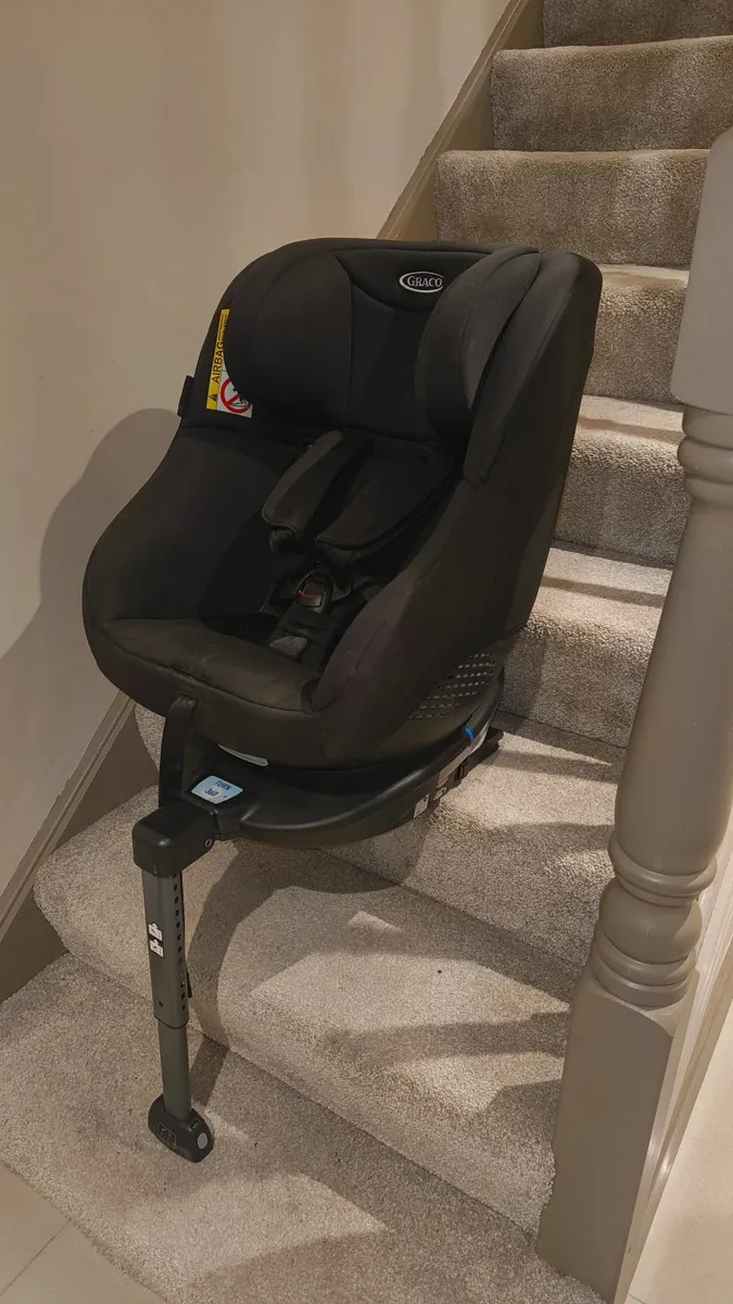 Black Graco 360 Turn Car Seat - Image 3