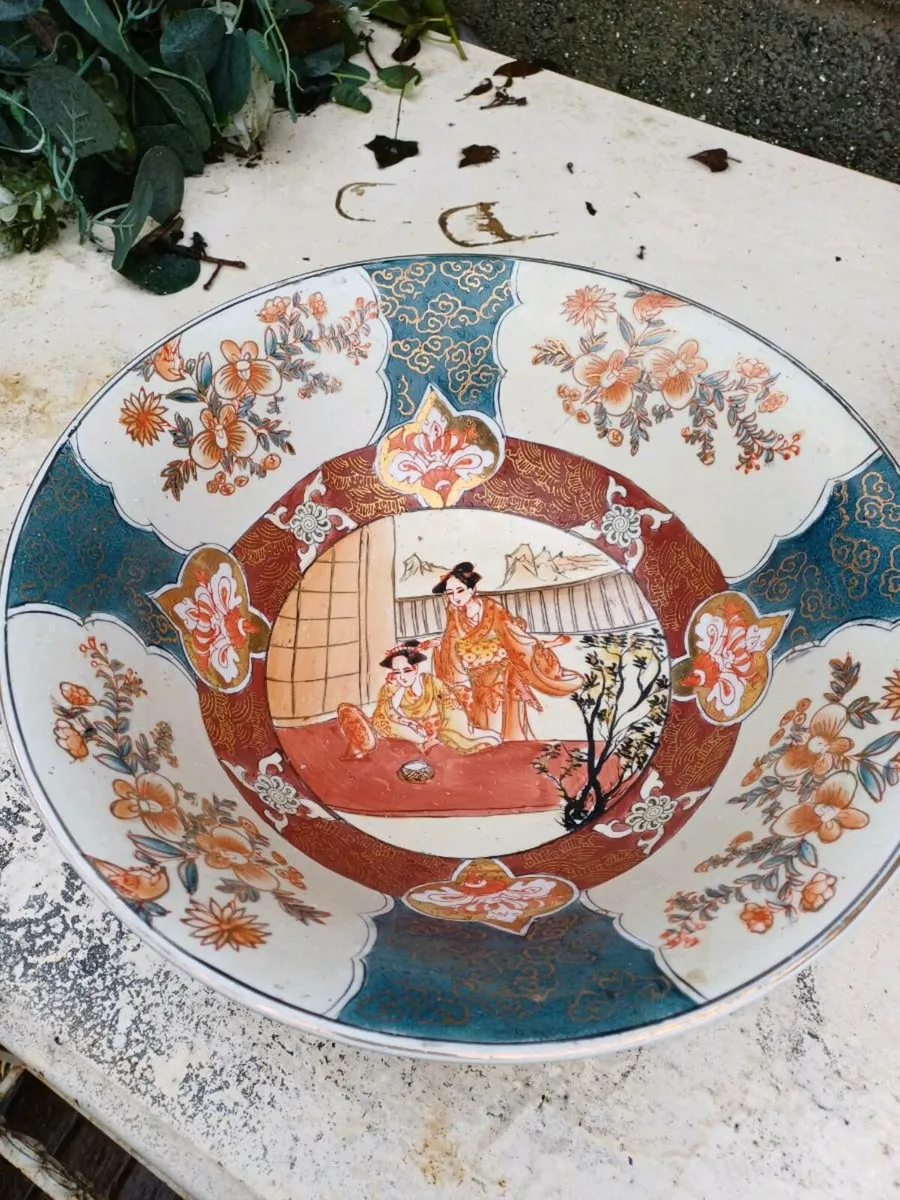Antique Japanese Bowl & Vase - Image 4