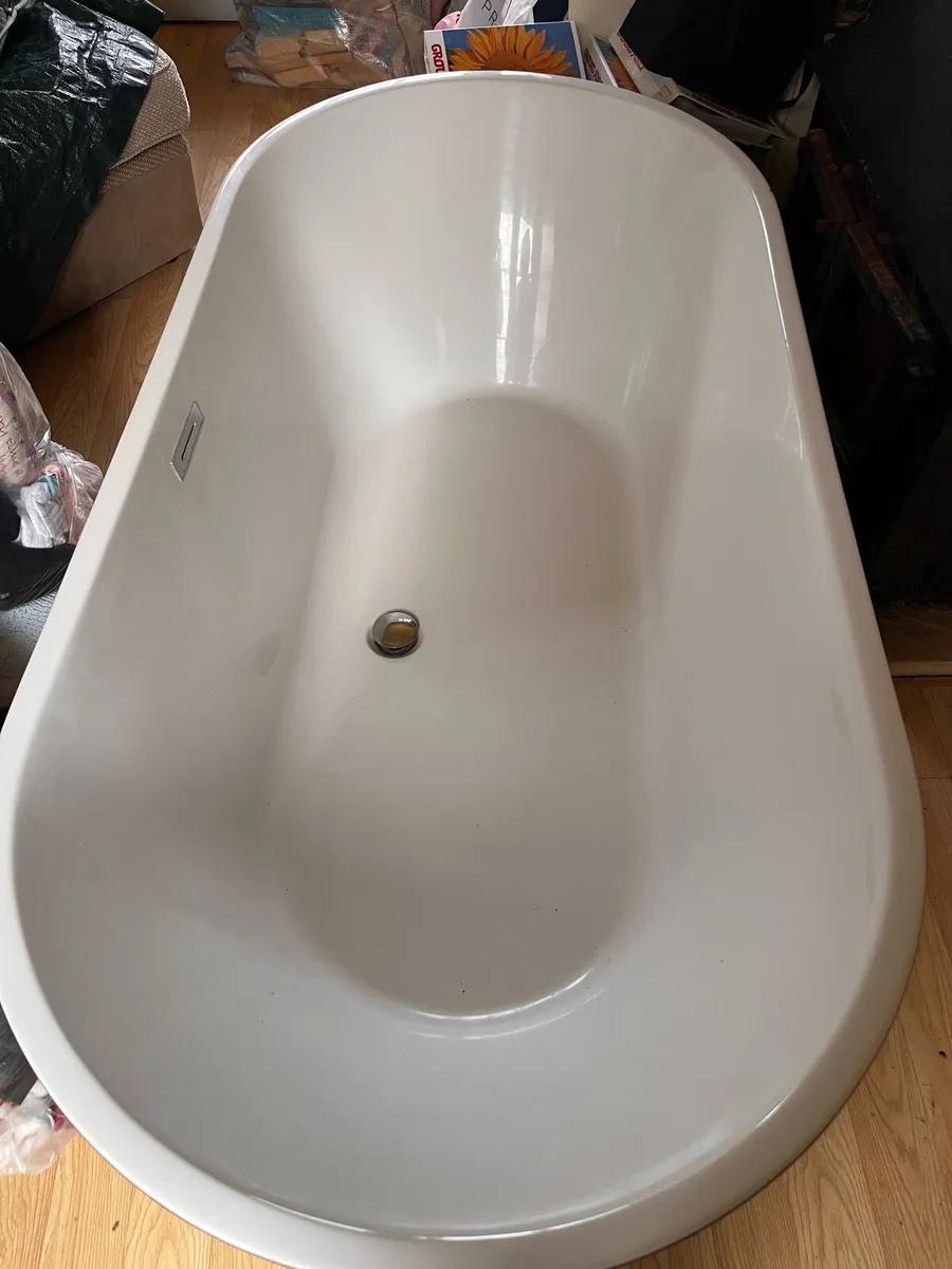 Free standing bath - Image 3