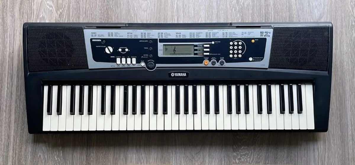 Large Yamaha Piano Keyboard - Image 2