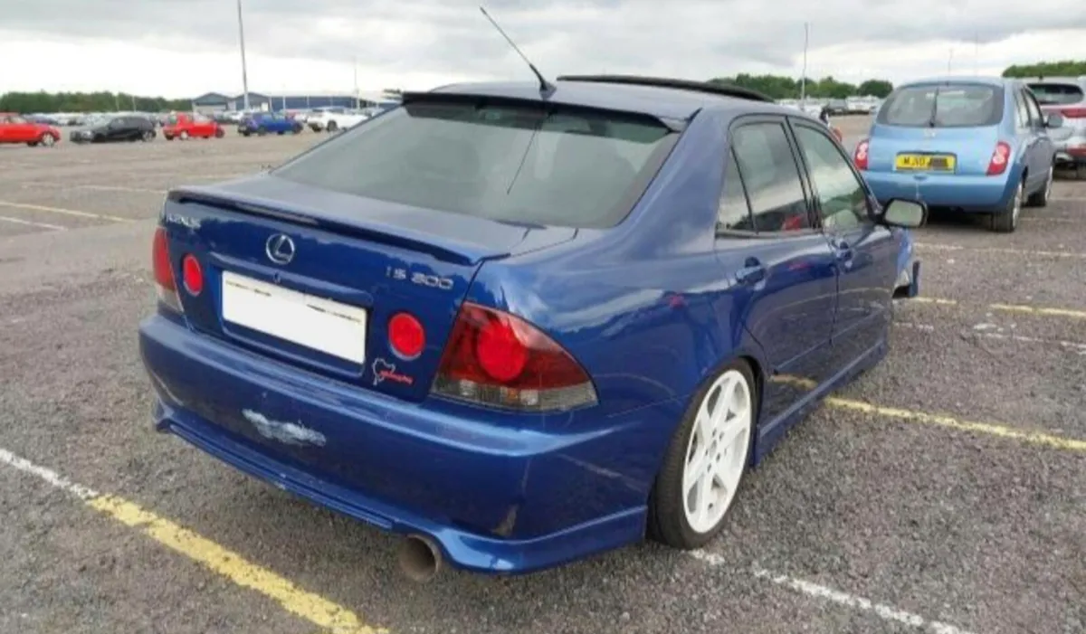 Lexus is200 is300 BREAKING PARTS SPARES ONLY - Image 4