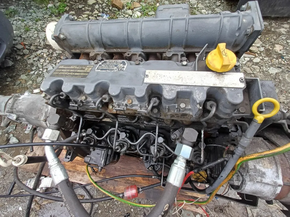 Deutz 4 cylinder engine and transmission gearbox - Image 2