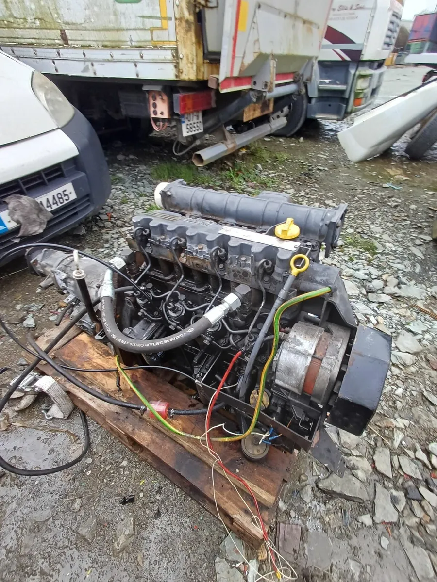 Deutz 4 cylinder engine and transmission gearbox - Image 1