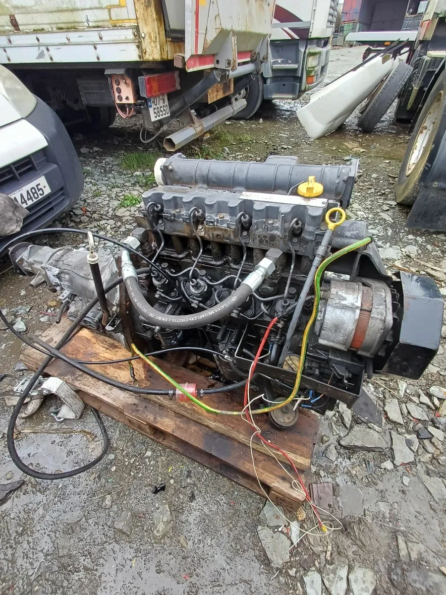 Deutz 4 cylinder engine and transmission gearbox - Image 3