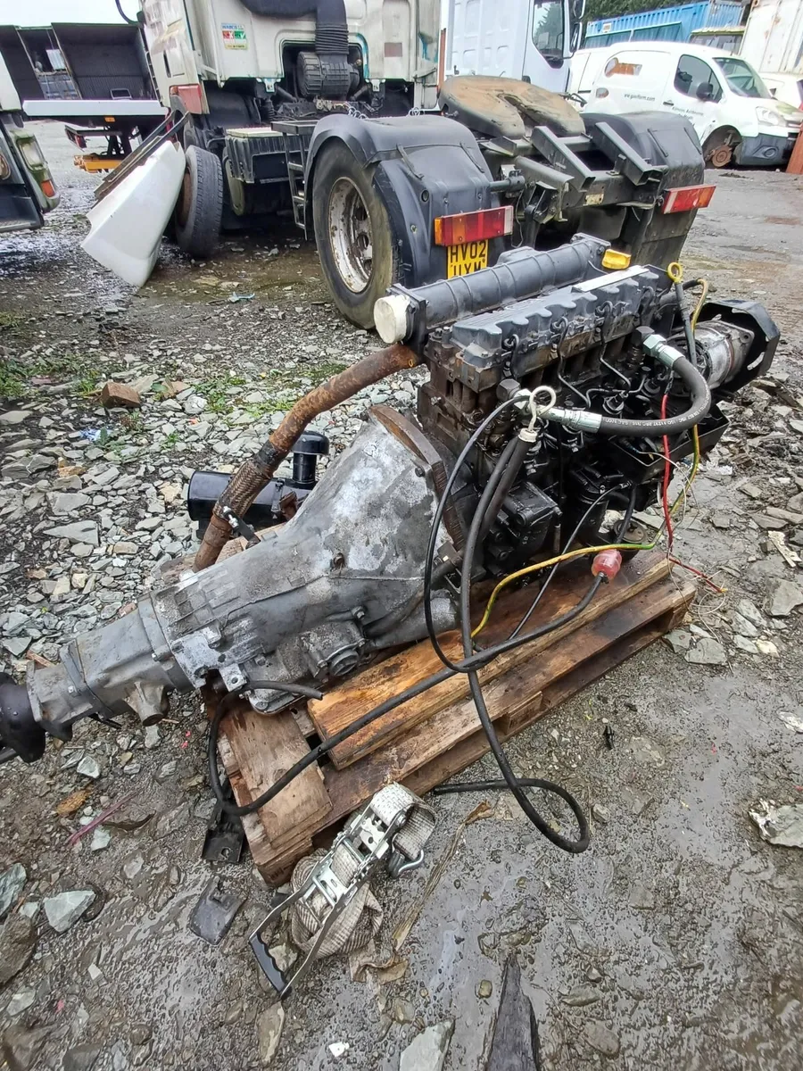 Deutz 4 cylinder engine and transmission gearbox - Image 4