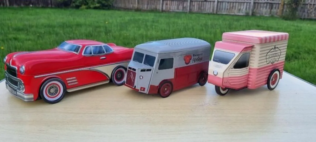 Vintage tin car-shaped boxes - Image 2