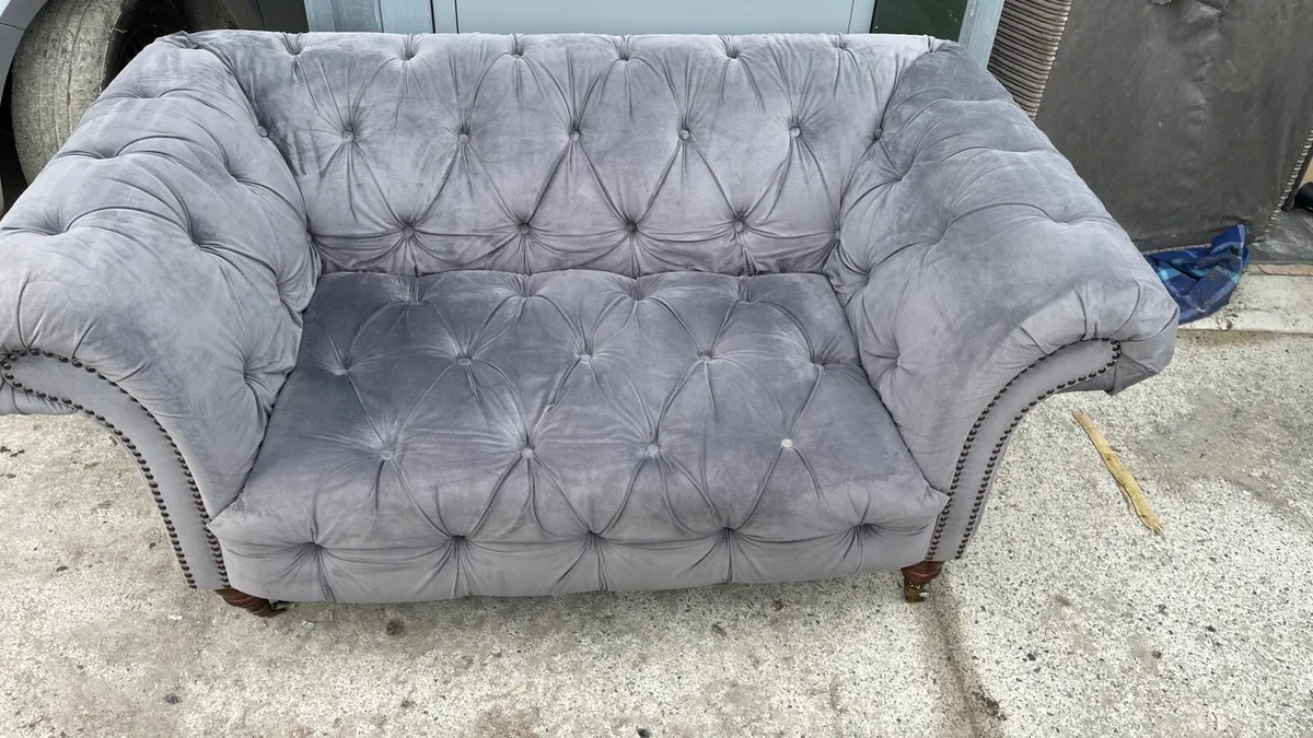 Beautiful sofa - Image 2