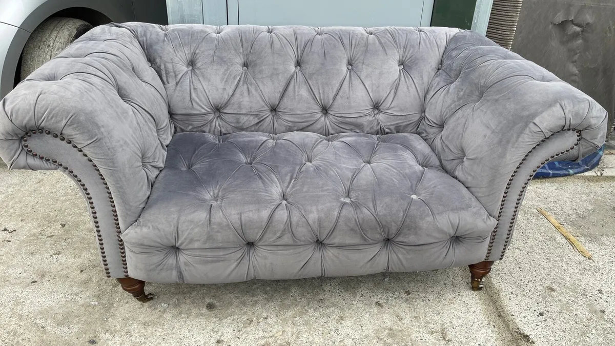 Beautiful sofa - Image 4