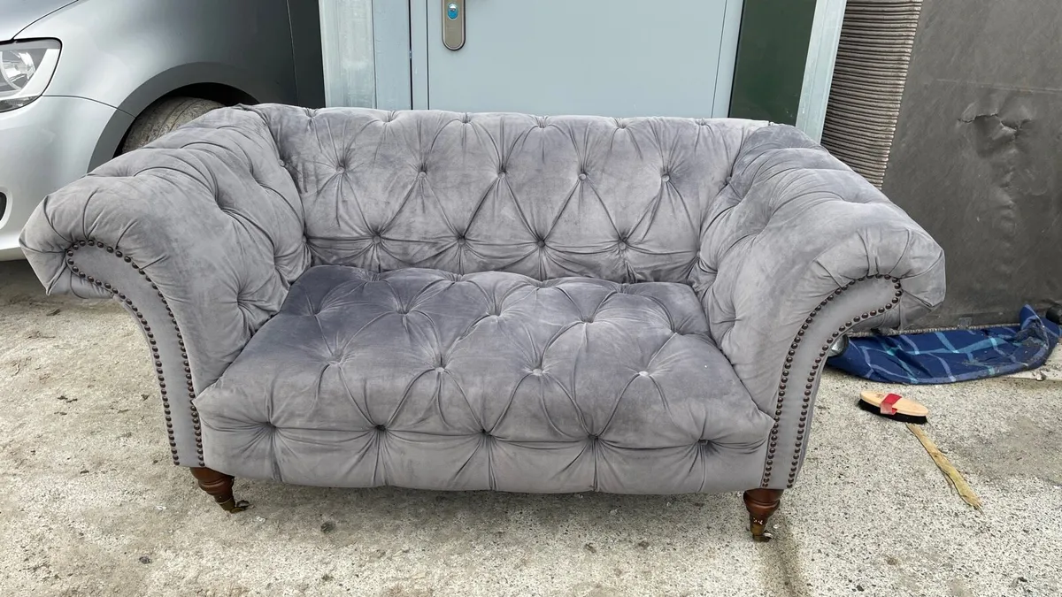 Beautiful sofa - Image 1