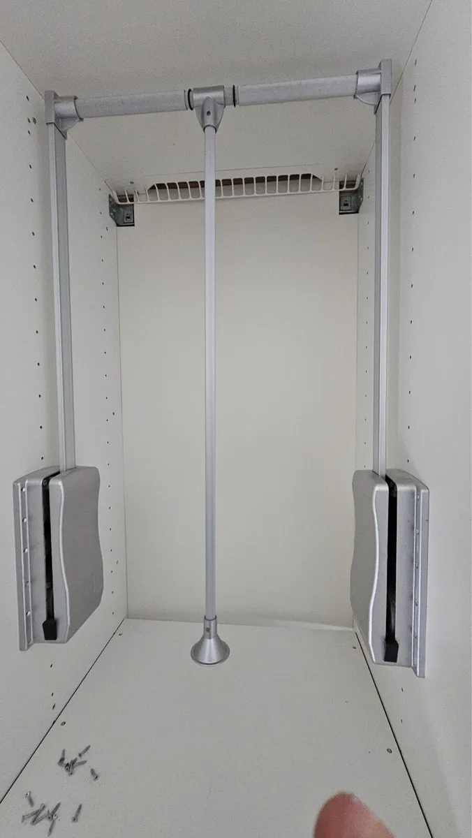 4 adjustable pull down clothing rails - Image 2