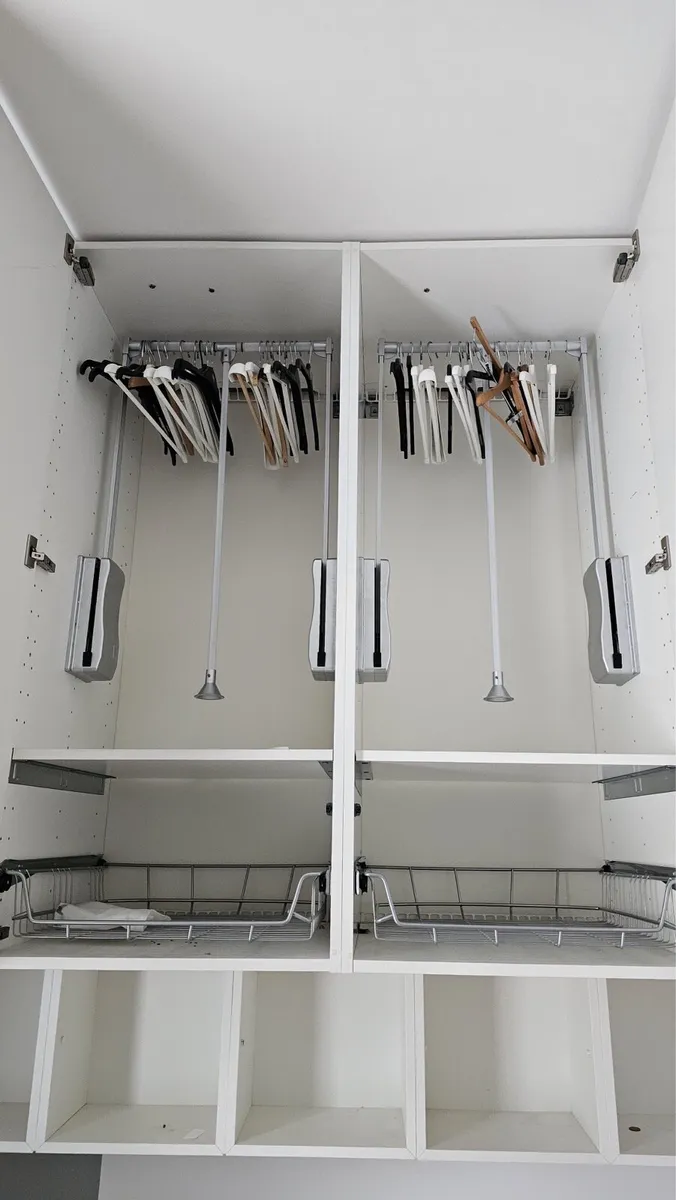 4 adjustable pull down clothing rails - Image 1