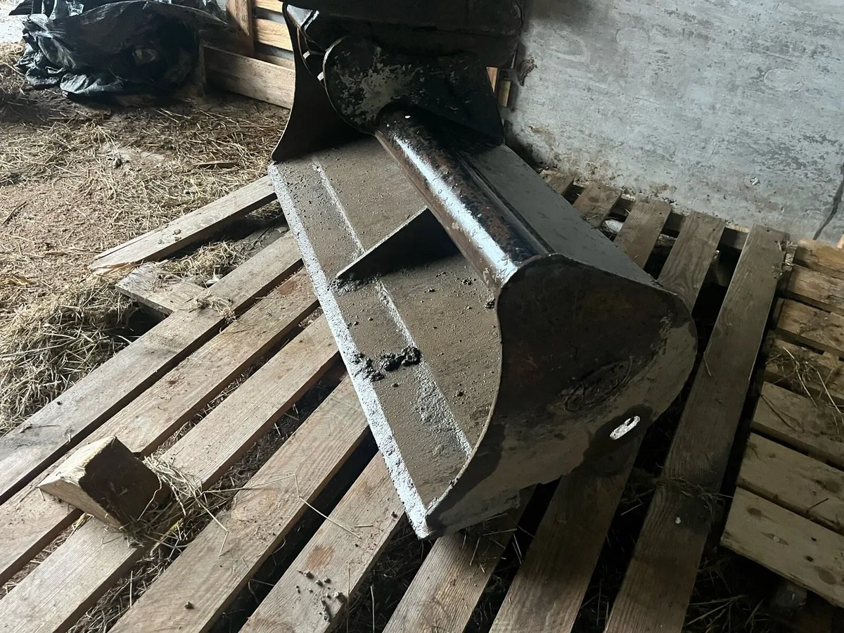 Hitachi 26 - Image 3