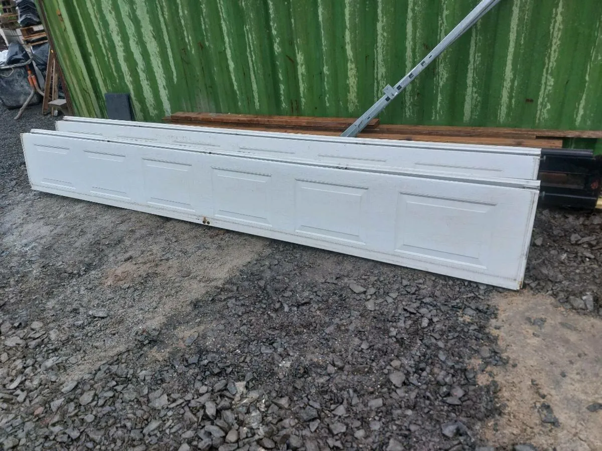 Garage door - Image 1