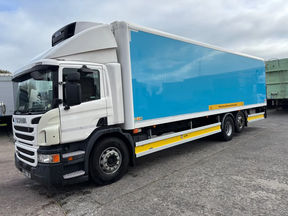 2015 Scania P320 Rear Lift 30 foot body automatic - Image 1