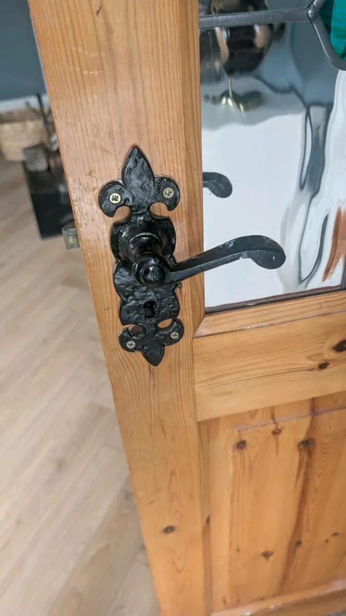 Selection of Pine Doors & Handles - Image 4