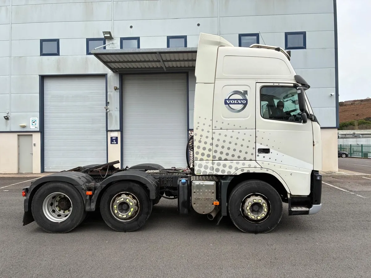 2011 Volvo FH460 6x2 XL Globetrotter - Image 3