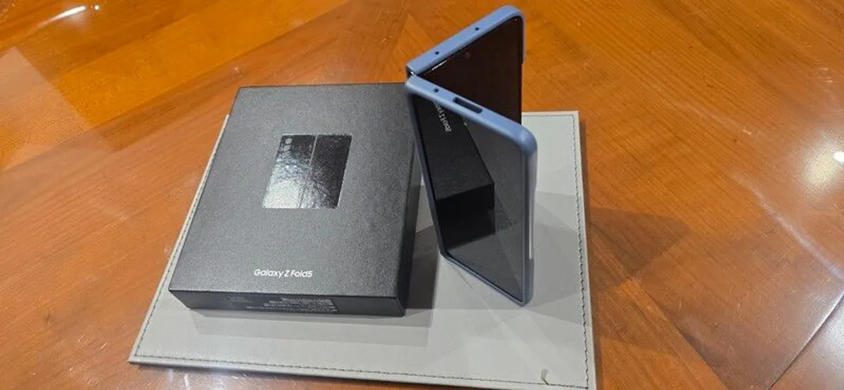 Samsung Galaxy Z Fold 5  256 GB Unlocked with case - Image 2