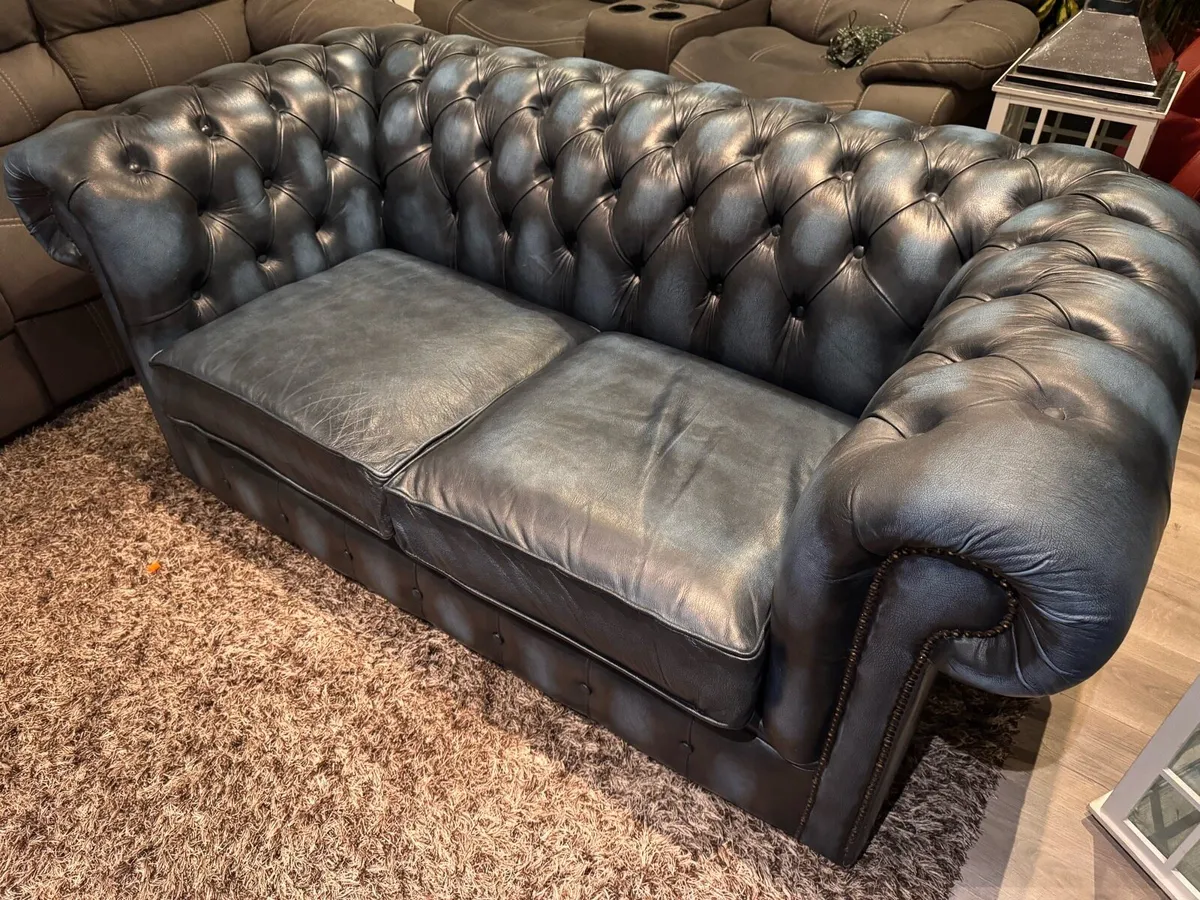 Chesterfield 3+2 seater suite - Image 3