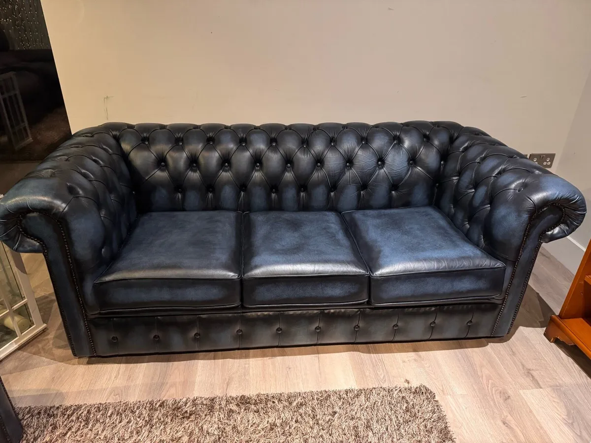 Chesterfield 3+2 seater suite - Image 2