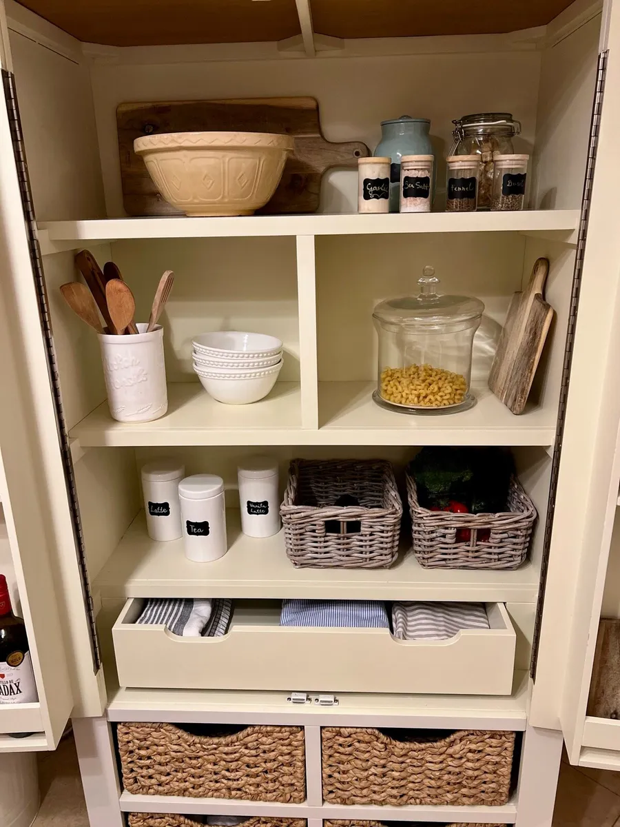 Kitchen larder - Image 3