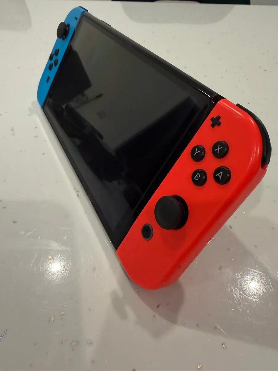 Nintendo switch O LED - Image 3