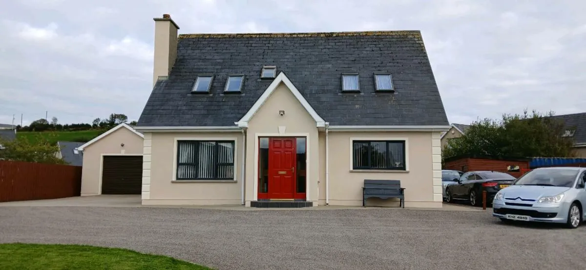 Detached 3 bed house - Image 2
