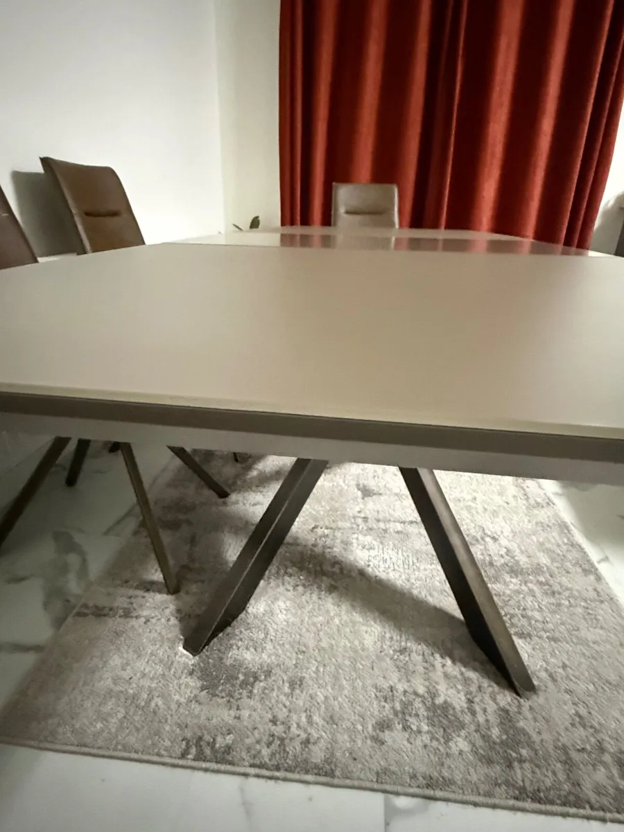 Dining table - Image 3
