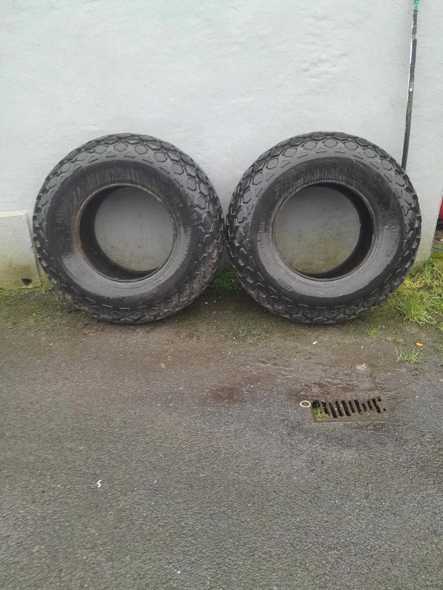 Tractor tyres and wheels - Image 1