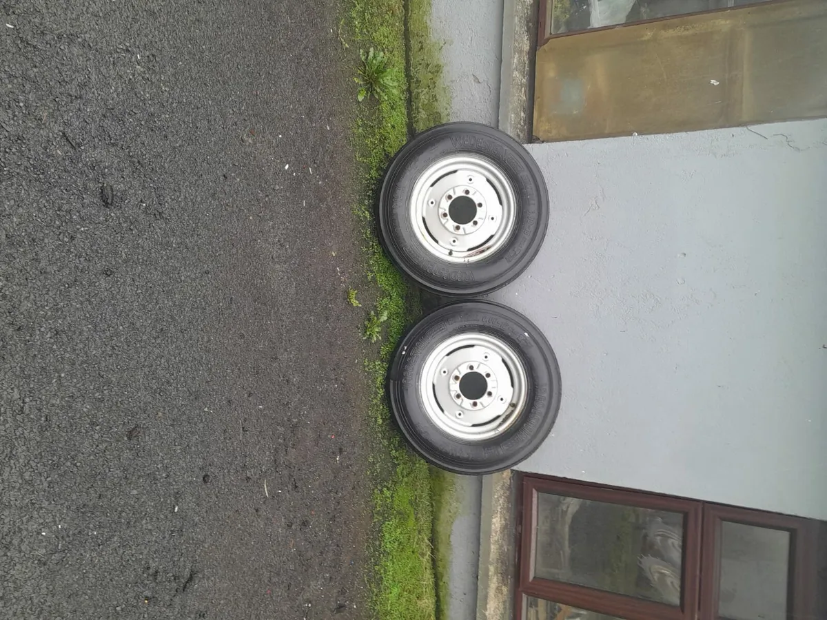 Tractor tyres and wheels - Image 2