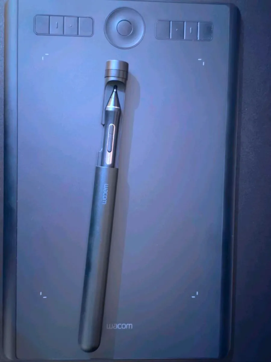 Wacom Intuos Pro Medium PTH660 in excellent condit - Image 2