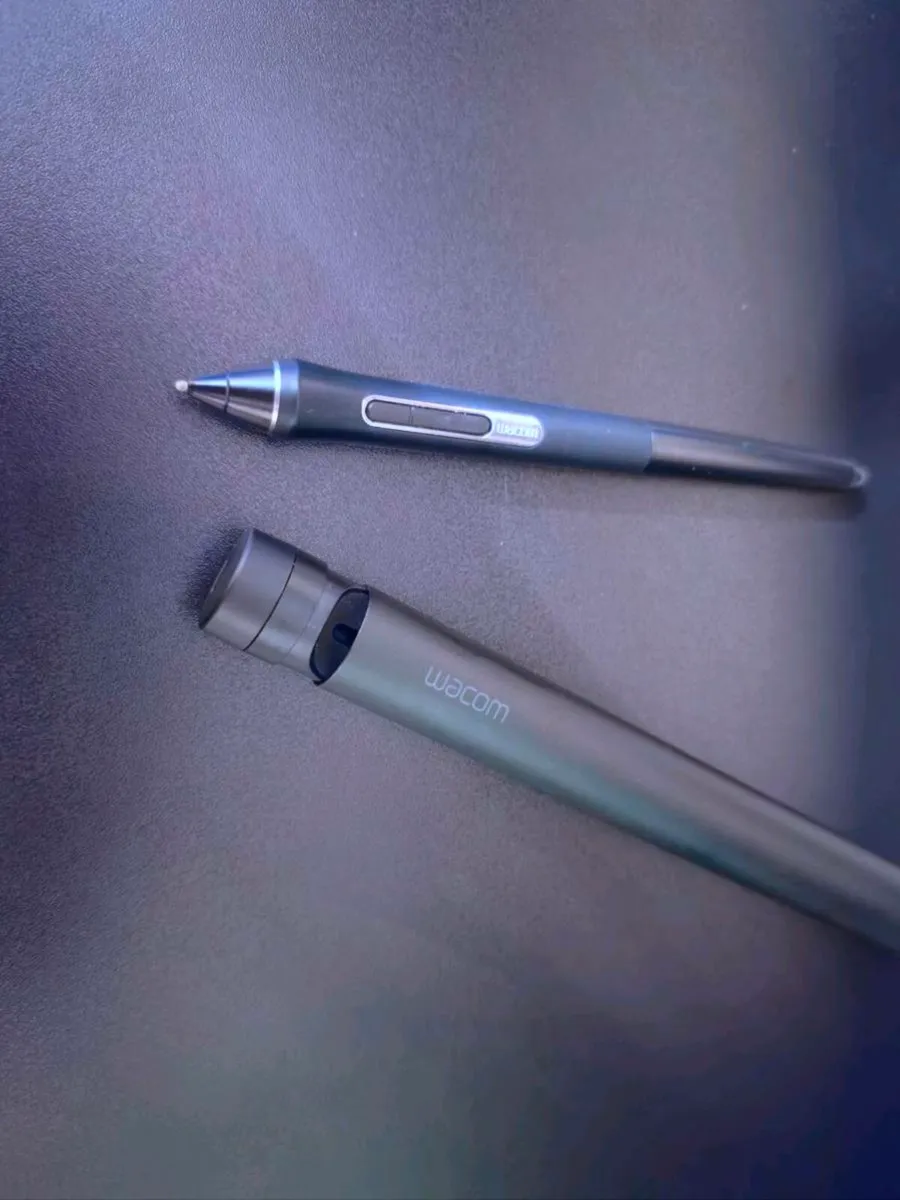 Wacom Intuos Pro Medium PTH660 in excellent condit - Image 3