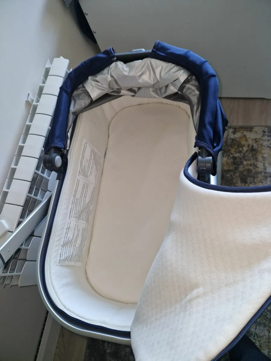 Uppababy vista with car seat - Image 3