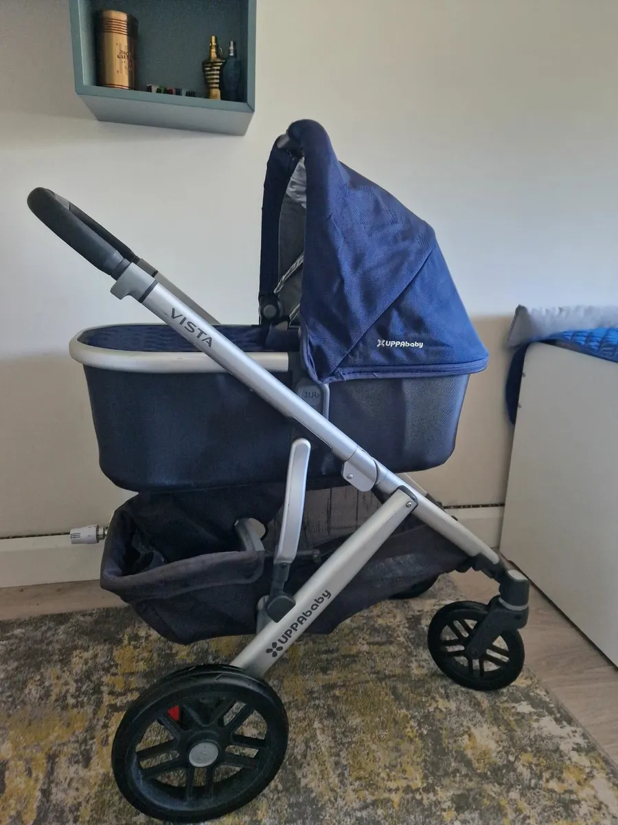 Uppababy vista with car seat - Image 4