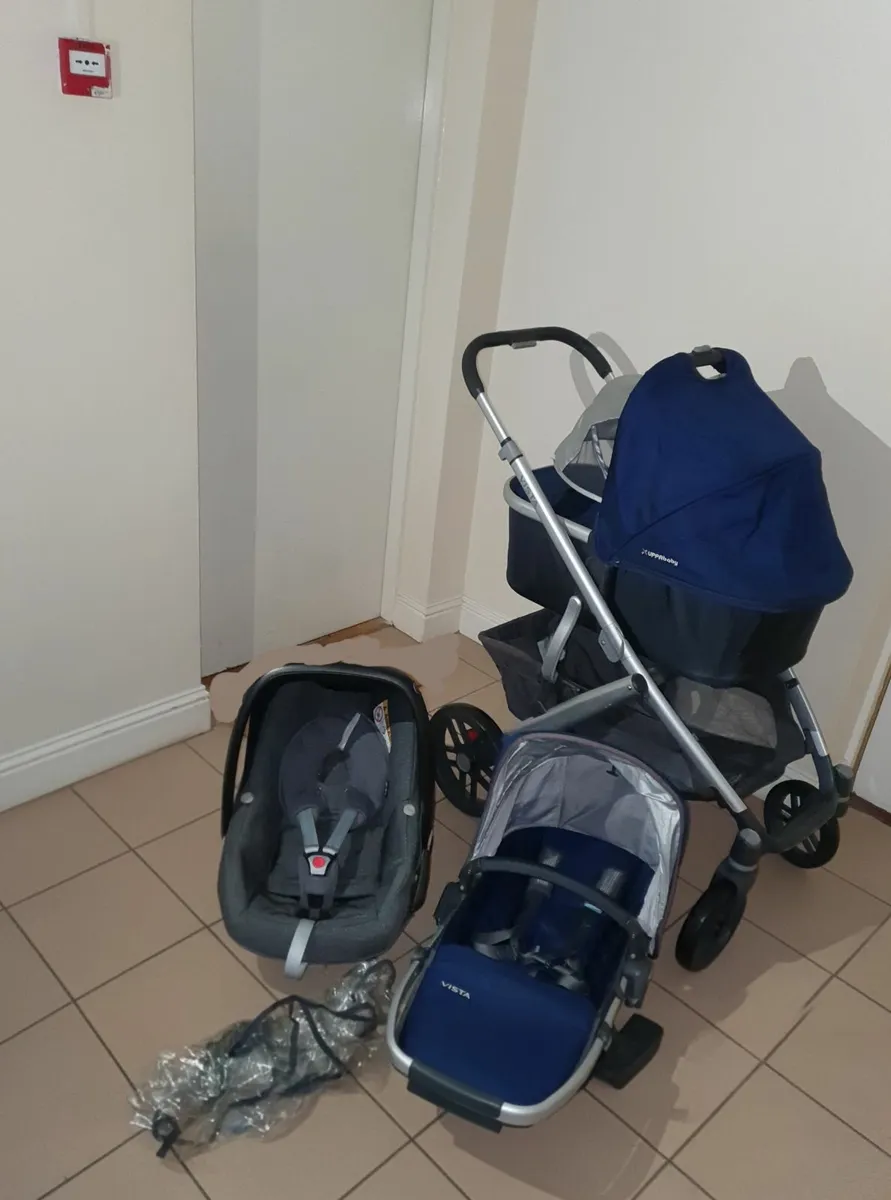 Uppababy vista with car seat - Image 1