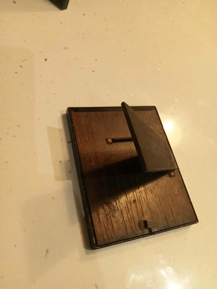 Two old cross stitch pictures - Image 4