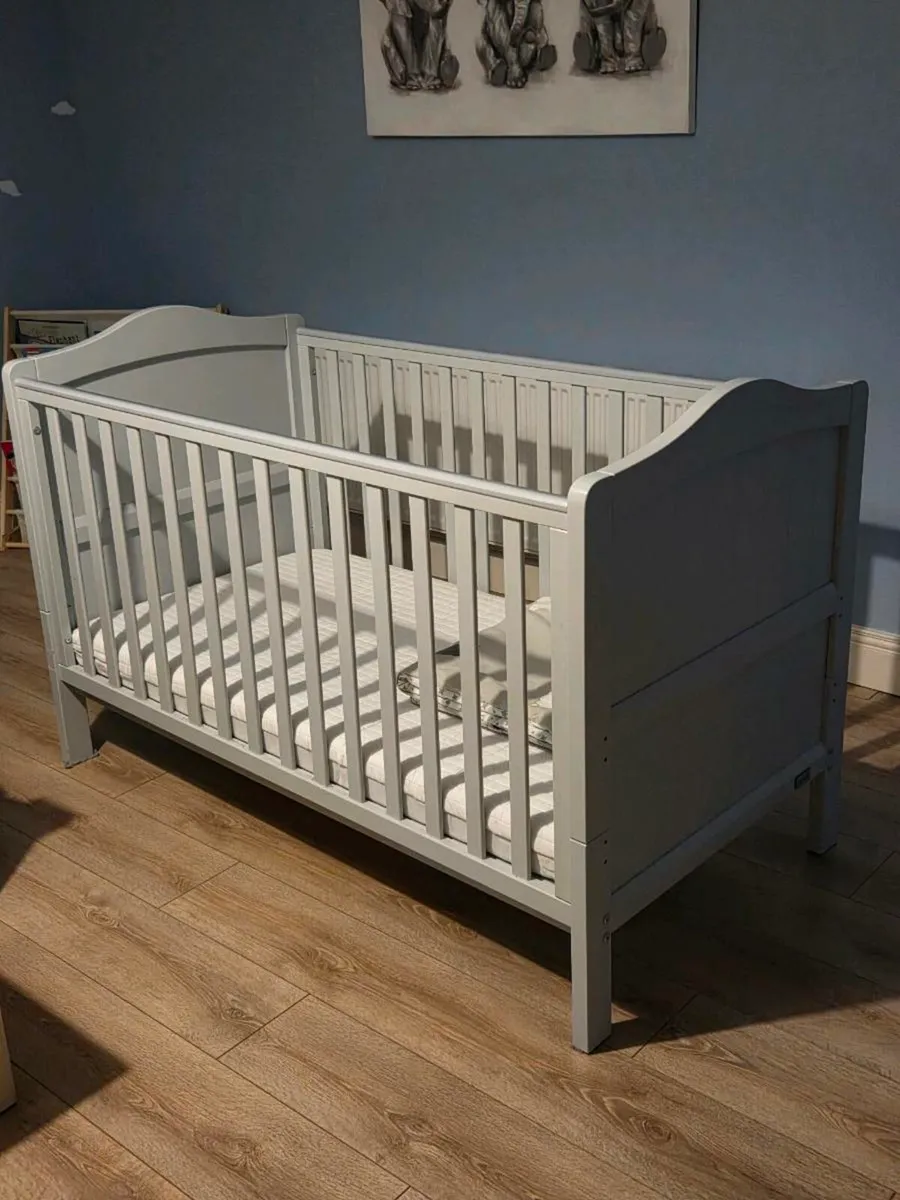 Cot bed - Image 1