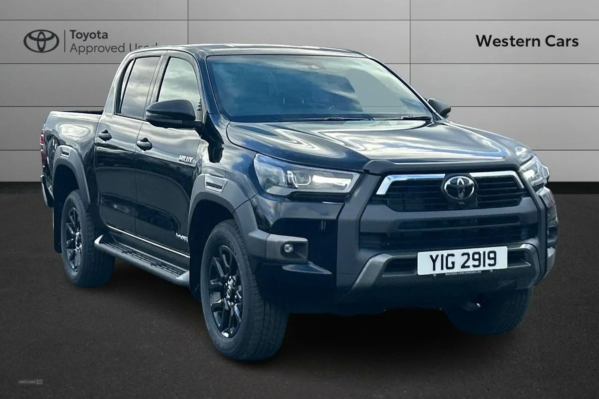 Toyota Hilux 2.8 D-4D-h Invincible X Pickup 4dr Di - Image 1