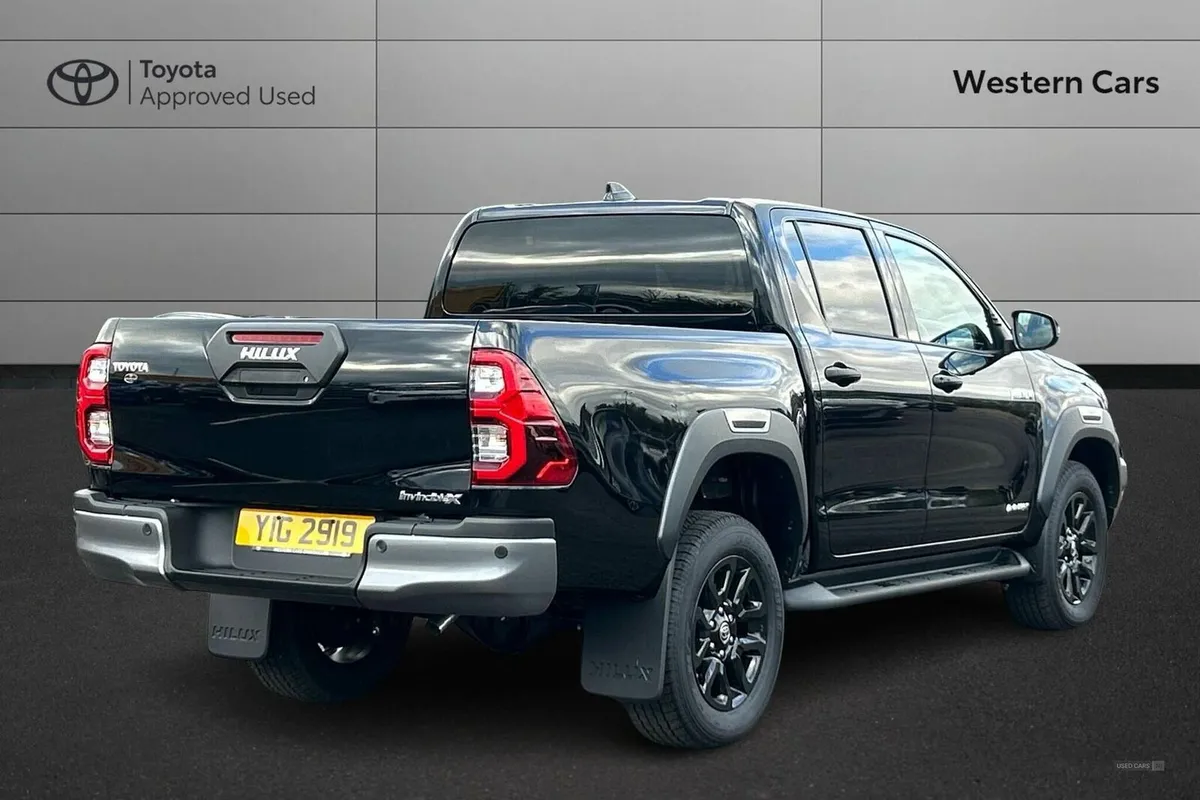 Toyota Hilux 2.8 D-4D-h Invincible X Pickup 4dr Di - Image 2