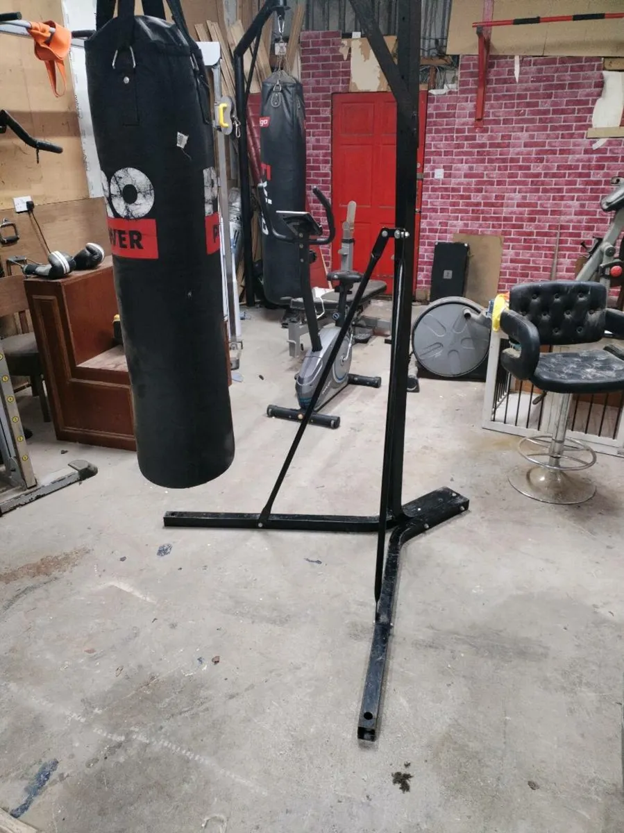 Boxing bag and stand - Image 3