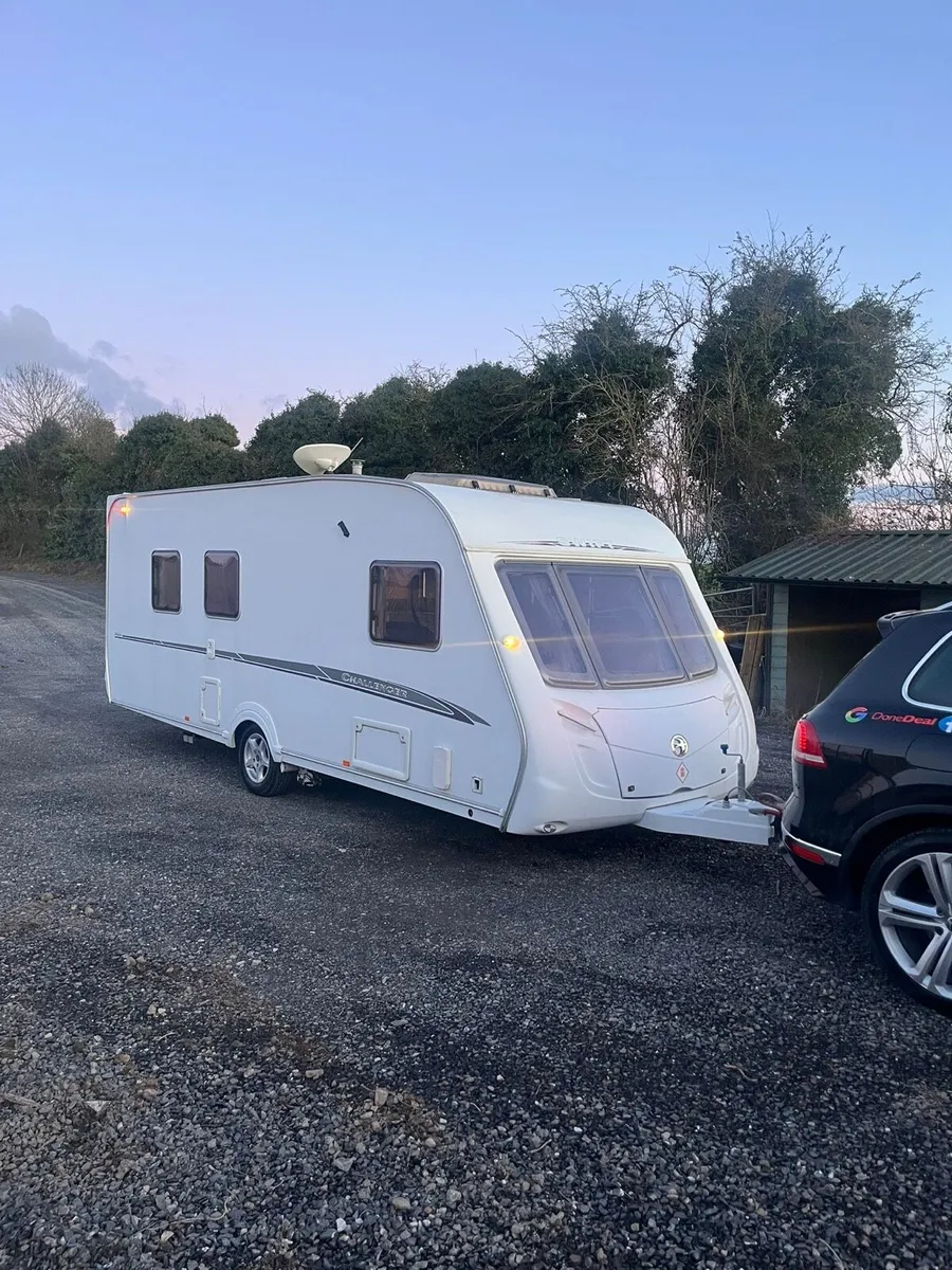 Swift 4 Berth Island Bed Caravan - Image 3