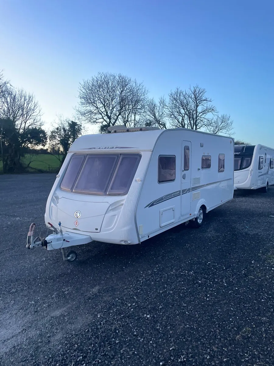 Swift 4 Berth Island Bed Caravan - Image 1