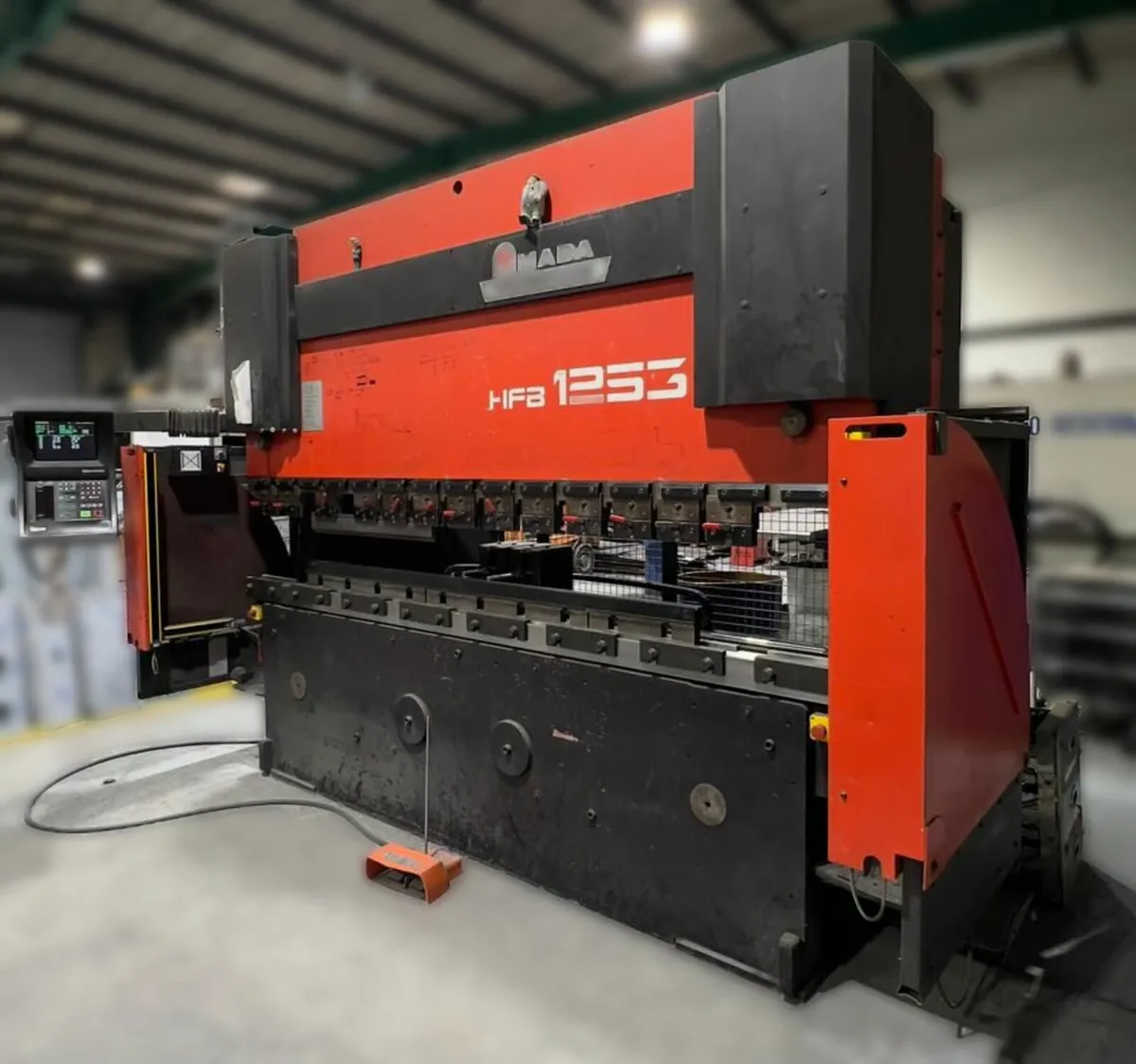 AMADA press break - HFB 1253