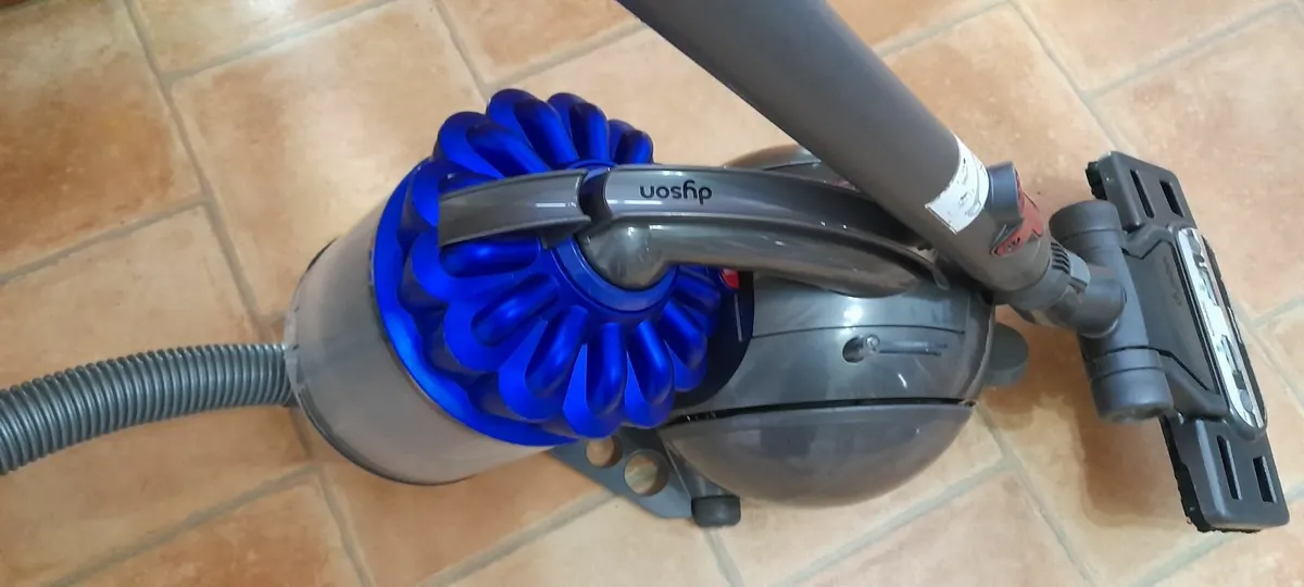 Dsyon vacuum/Hoover cleaner - Image 2