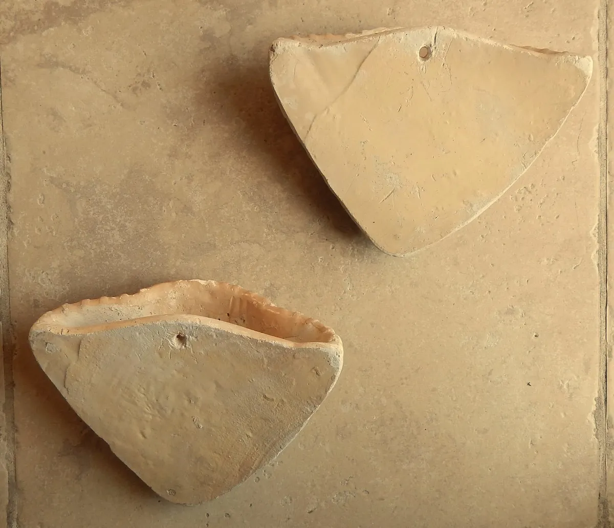 2 Vintage Wall Hanging Pocket Vases - Image 4