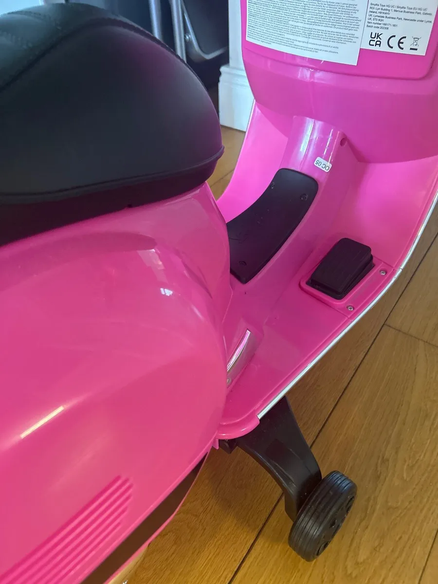 Vespa scooter-pink - Image 3