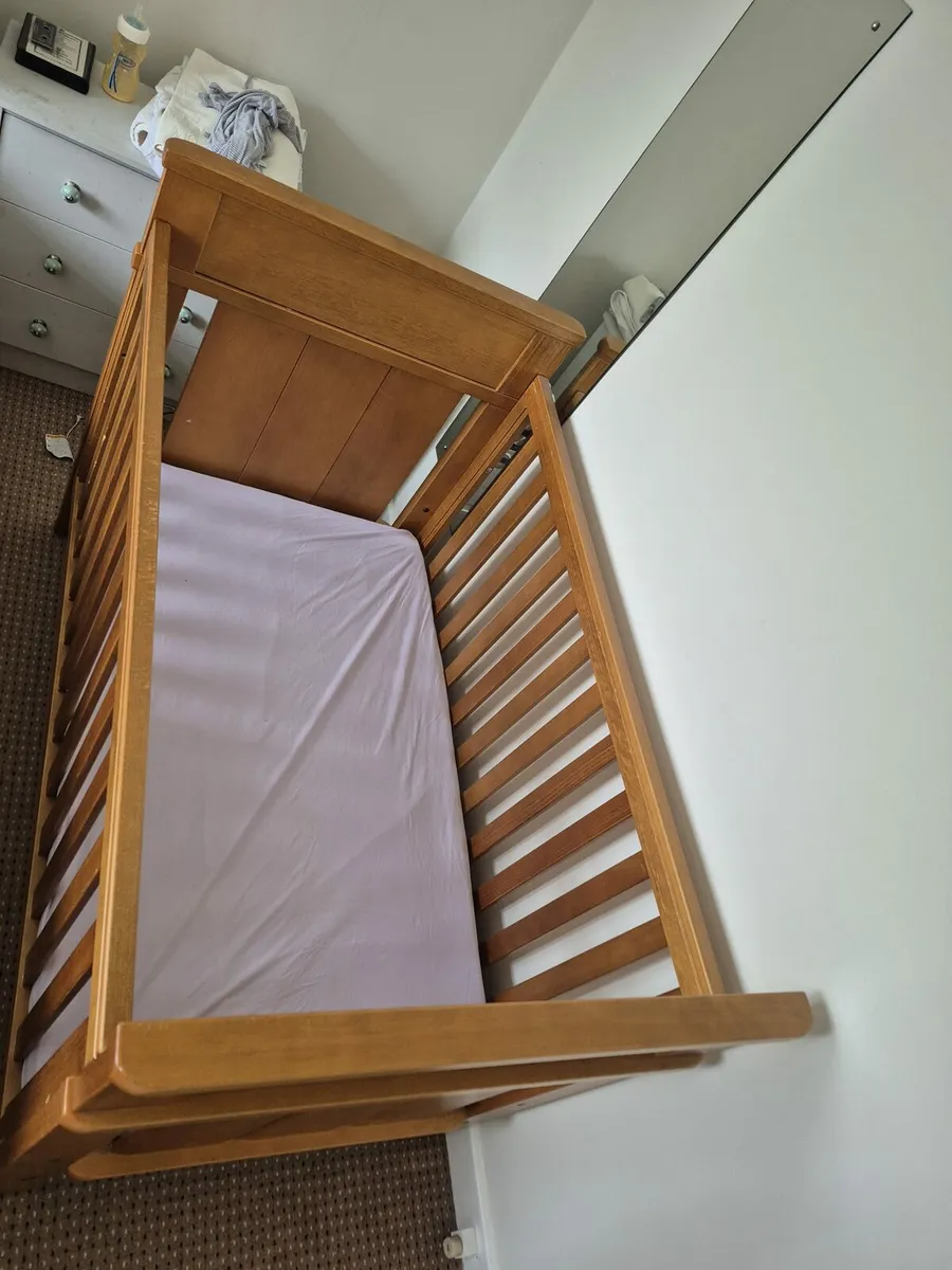 Childs cot - Image 1