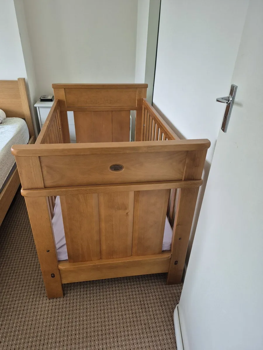 Childs cot - Image 4