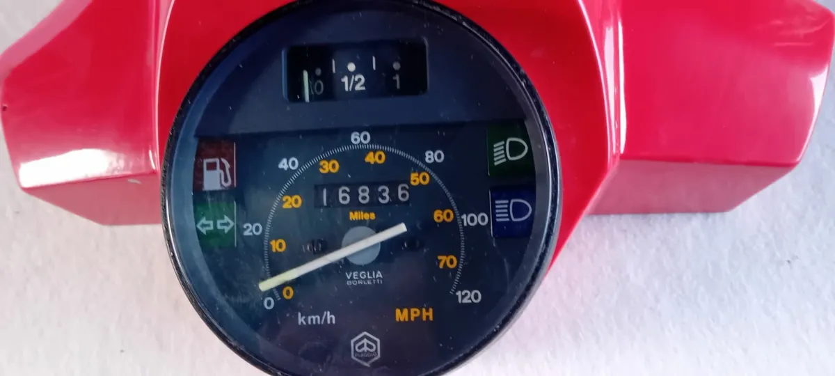 Vespa PX seat and parts. - Image 2